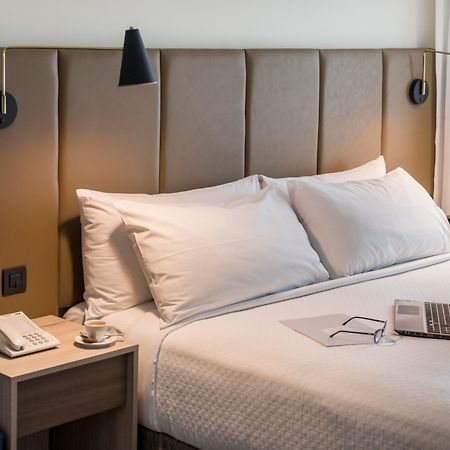 Готель Crowne Plaza Lima By Ihg Екстер'єр фото A guest room at the Hilton London Heathrow